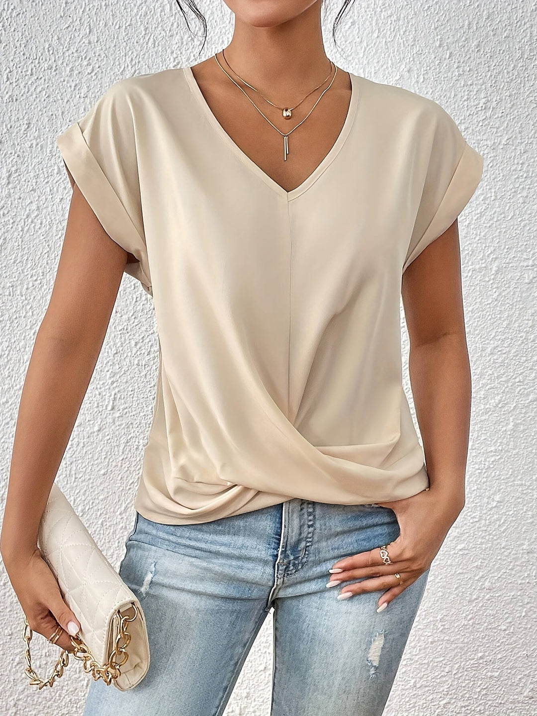 Ella - Effortlessly Chic Sweetheart Neckline Tee