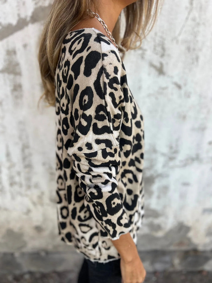 Savanna - Round Neck Leopard Print Blouse