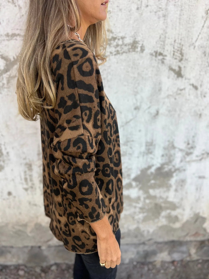 Savanna - Round Neck Leopard Print Blouse