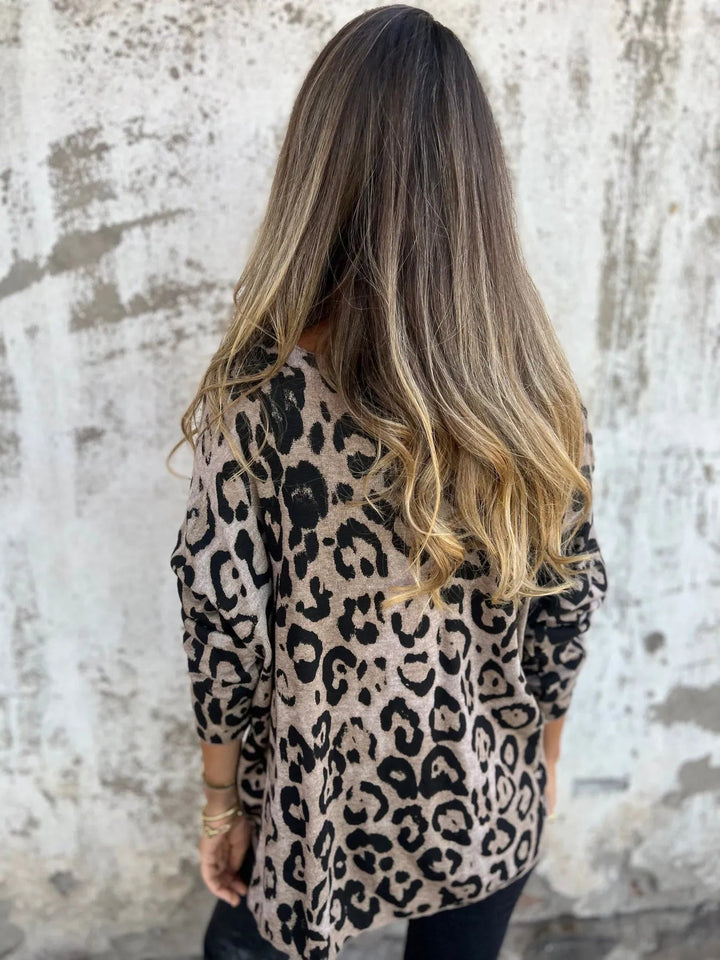 Savanna - Round Neck Leopard Print Blouse